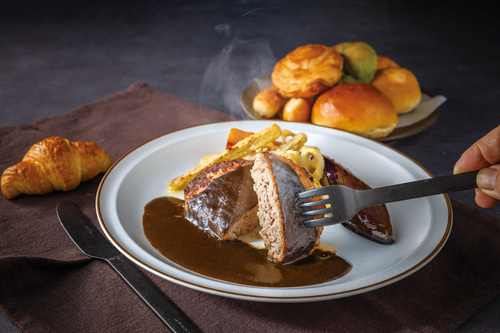 黒ごま香るブラックデミハンバーグ